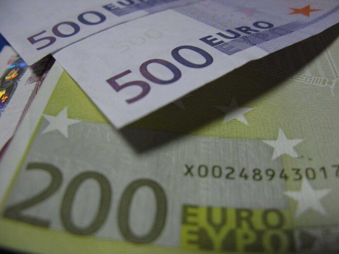 money euro lefta eurokinissi 1 scaled.jpg