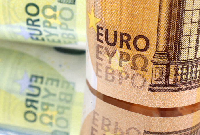 euro money r 2310 scaled.jpg