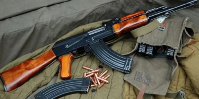 ΚυψέληΜυστήριο με καλάσνικοφ και οι σφαίρες που βρέθηκαν στην κατοχή.webp.webp.webp