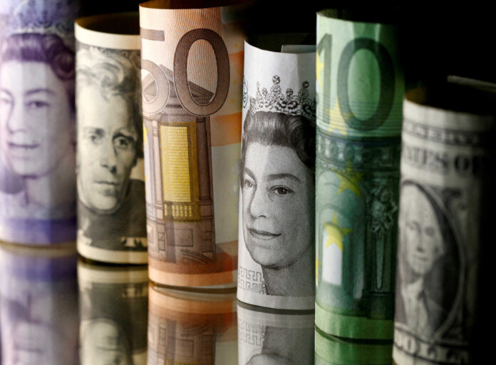 euro dollar pound xartonomismata r 0511 scaled.jpg