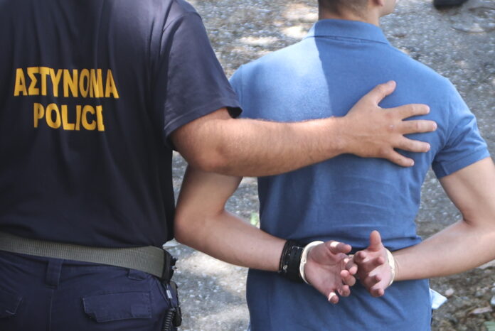 sillipsi kratoumenos eurok9028.jpg