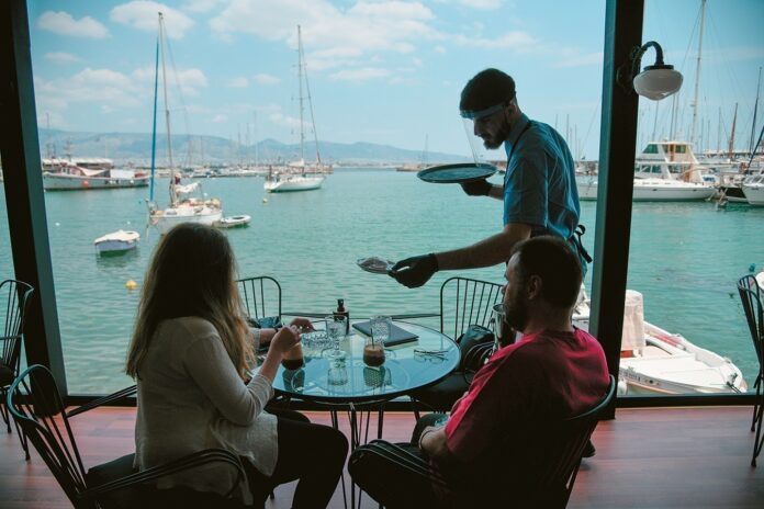 estiasi tourismos ergasia.jpg