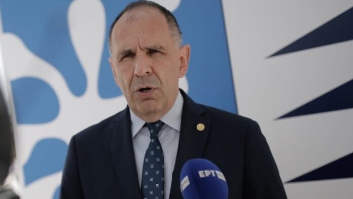 g gerapetritis o anatheoritismos den echei thesi ston sugchrono kosmo mas kai den prepei na ginetai anektos .jpg