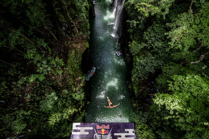 redbullcliffdiving1.jpg