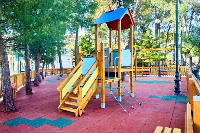 paidiki xara plateia neas makris.jpg