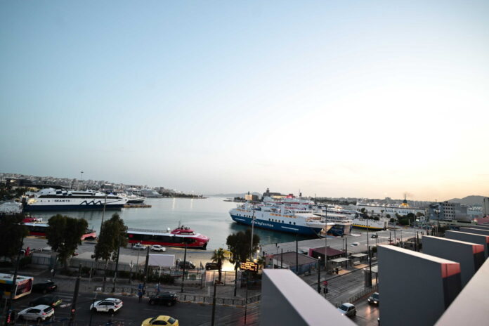 peiraias limani eurokinissi scaled.jpg