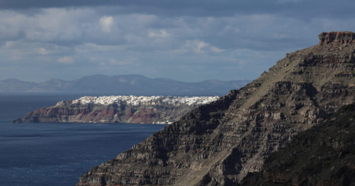 greece quake santorini construction 6 1200x630.jpg