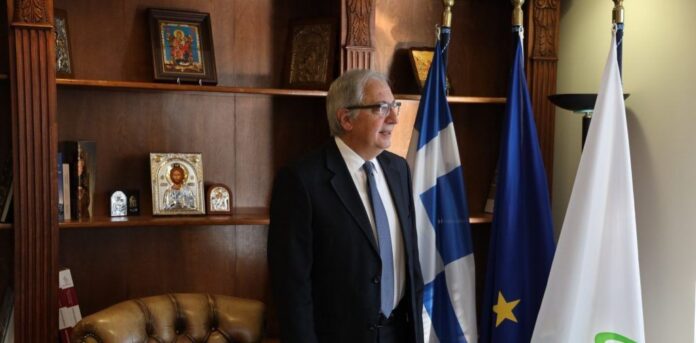 theodoros ampatzoglou dimarxos amarousiou.jpg