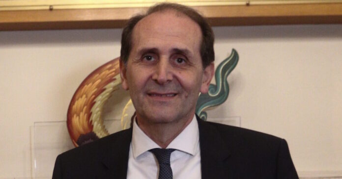 apostolos vesyropoulos 1200x630.jpg