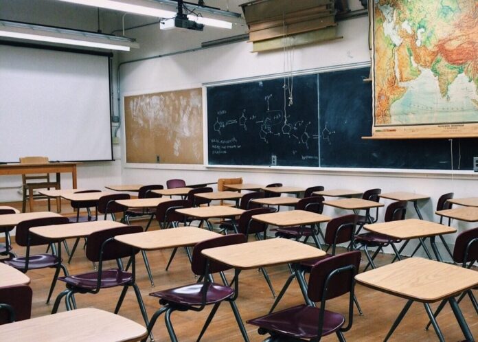 classroom 2093744 1280 1024x732 1.jpg