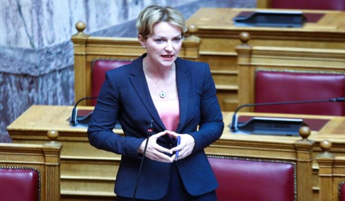 sdoukou vouli 99855211.jpg