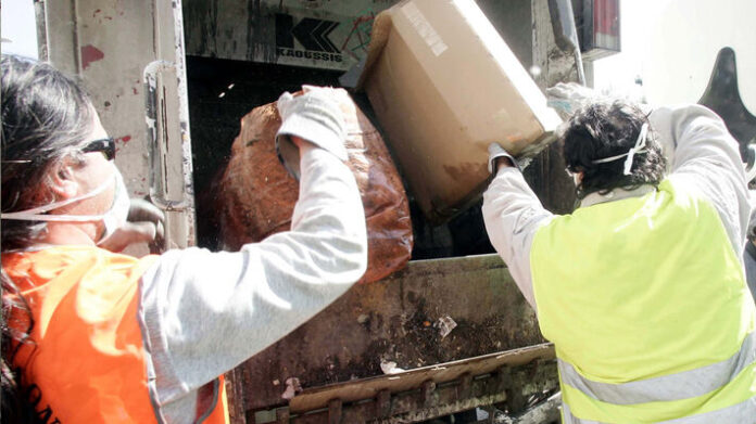 garbage truck 07.jpg
