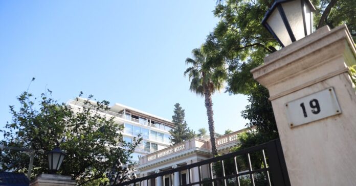 maximou 1200x630.jpg