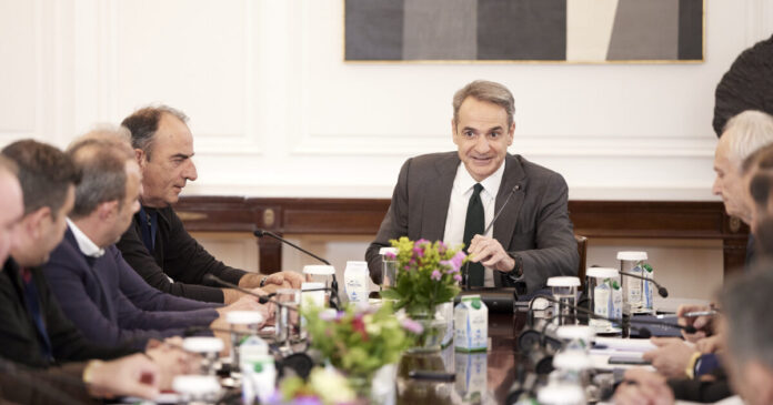 kiriakos mitsotakis sinantisi me agrotes 1200x630.jpg