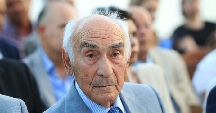 papadoggonas 1200x630.jpg