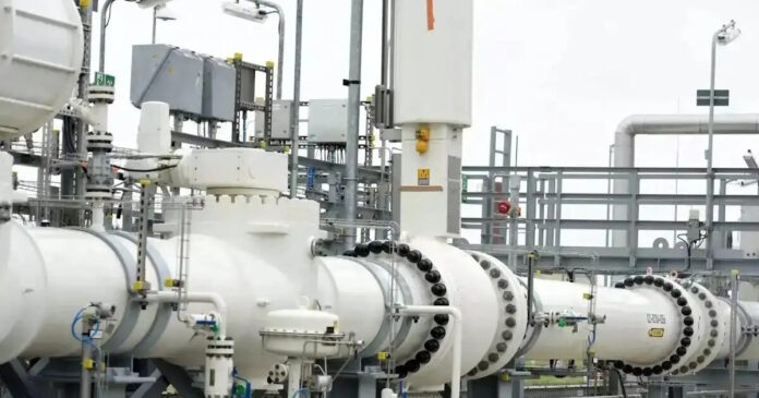 petrelaio reuters scaled 1 1 1200x675 1 1200x630.jpg