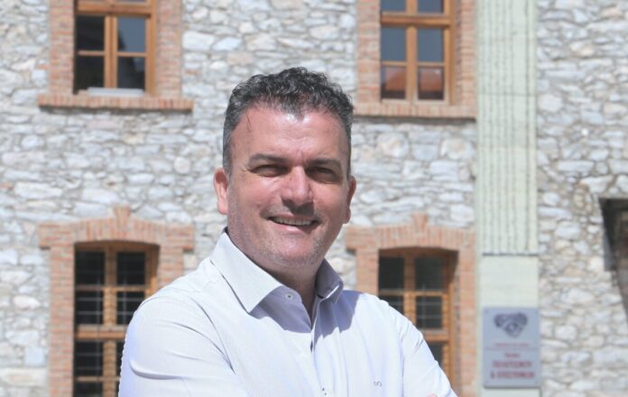 mamakos portrait f5.jpg