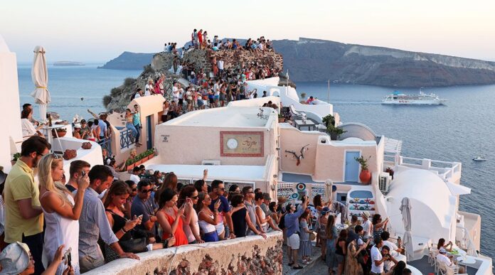 santorini overtourism.jpg