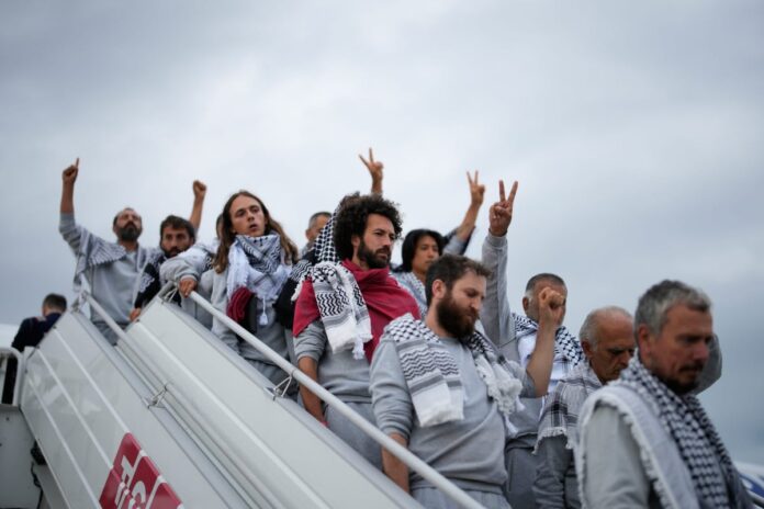 epistrofi aktibiston gaza.jpg