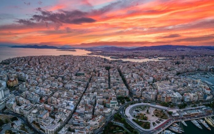 shutterstock marina zeas piraeus peiraias akinita athens 768x480 1.jpg