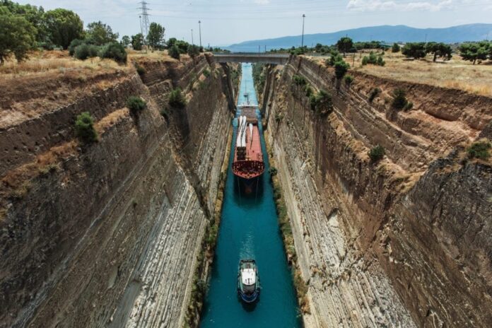 corinthcanal 1013x675.jpg
