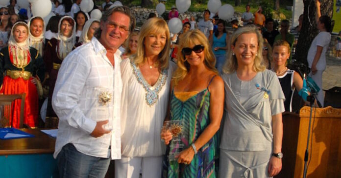 goldie hawn ape 1200x630.jpg
