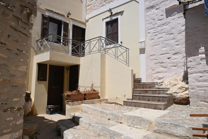 syros 1013x675.jpg