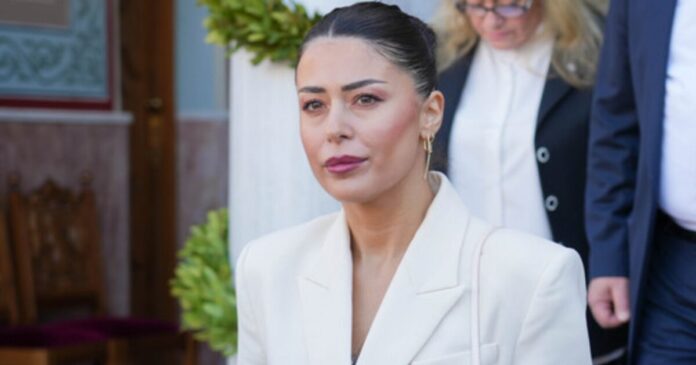 latinopoulou apempe 1200x630.jpg