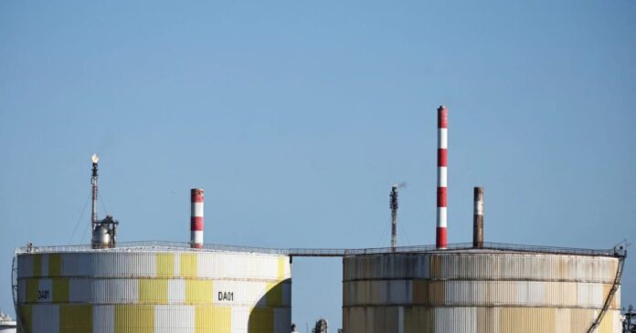 oil dexamenes petrelaio reuters scaled 2 1200x630.jpg