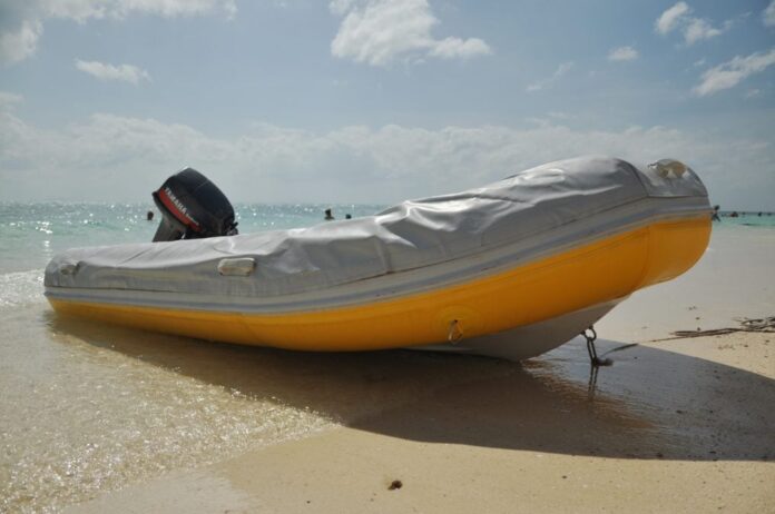 pdpics motorboat 390106 1016x675.jpg