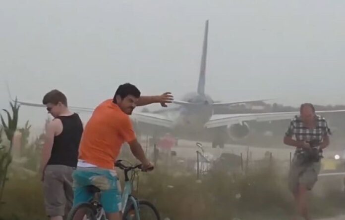 skiathos aeroplano.jpg