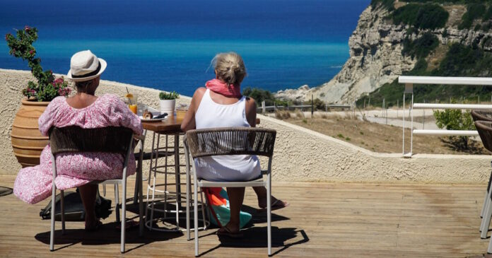 touristes xenodoxeio hotel eurokinissi 1200x630.jpg
