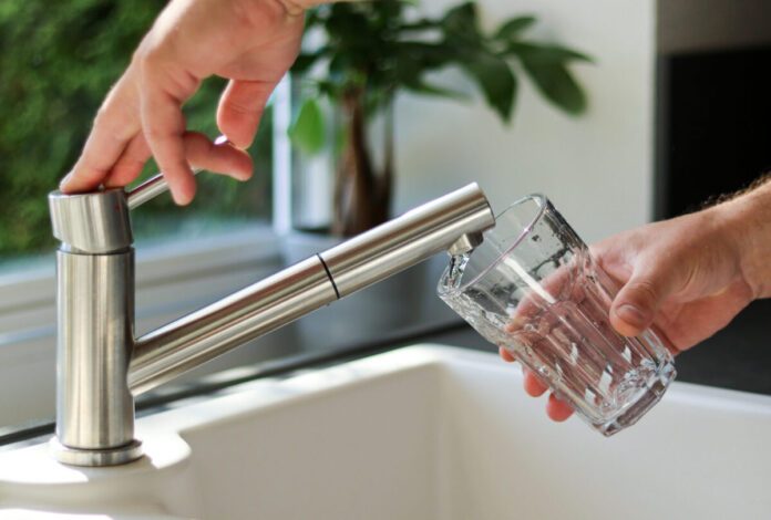 adobestock nero water vrysi perikopes 2048x1382 1.jpeg