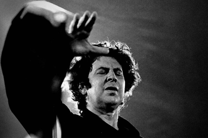 mikis theodorakis.jpg